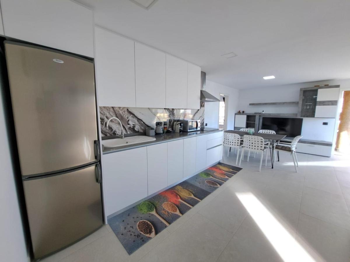 Newly Reformed 2 Bedroom Apartment In The Center Of Los Cristianos 로스크리스티아노스 외부 사진