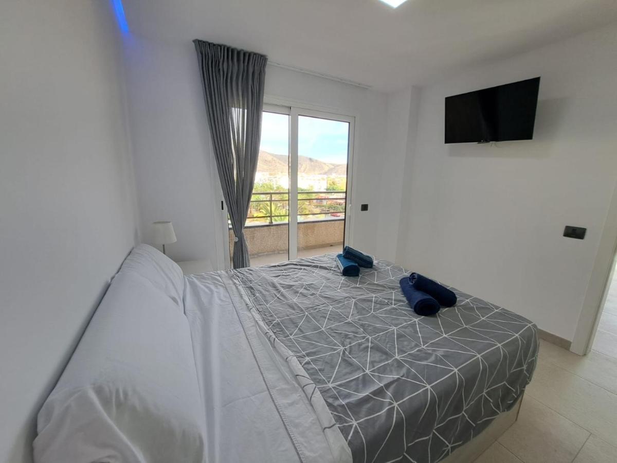 Newly Reformed 2 Bedroom Apartment In The Center Of Los Cristianos 로스크리스티아노스 외부 사진
