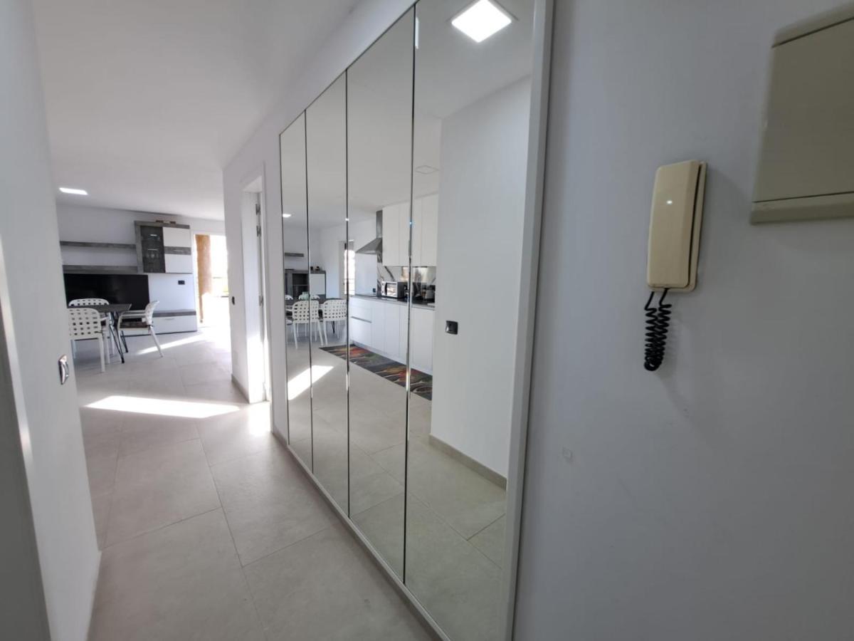Newly Reformed 2 Bedroom Apartment In The Center Of Los Cristianos 로스크리스티아노스 외부 사진