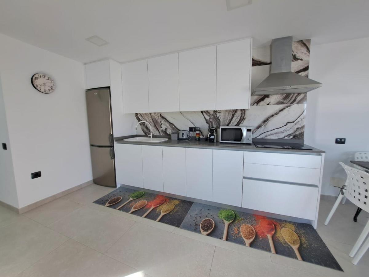 Newly Reformed 2 Bedroom Apartment In The Center Of Los Cristianos 로스크리스티아노스 외부 사진