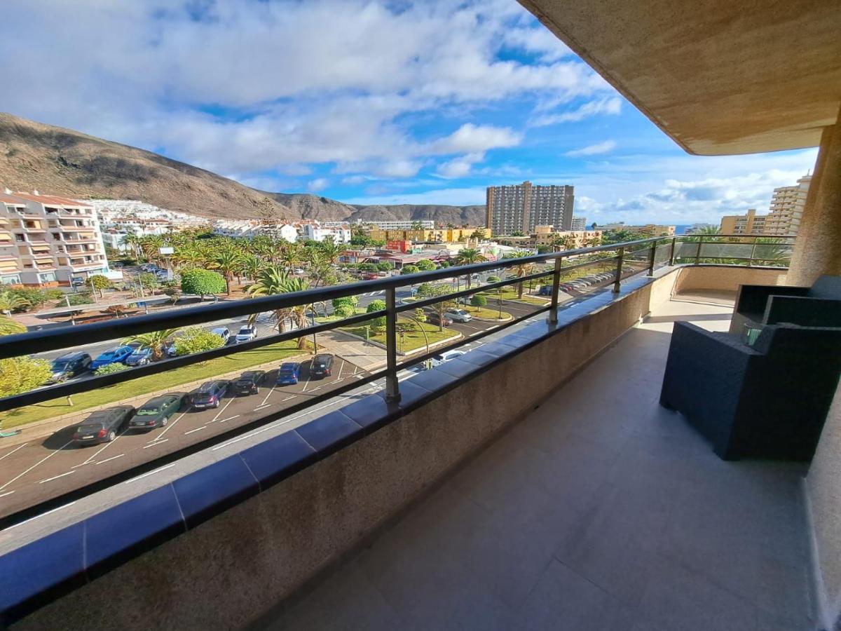 Newly Reformed 2 Bedroom Apartment In The Center Of Los Cristianos 로스크리스티아노스 외부 사진