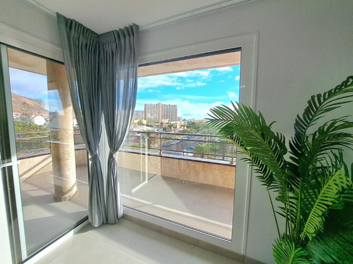 Newly Reformed 2 Bedroom Apartment In The Center Of Los Cristianos 로스크리스티아노스 외부 사진