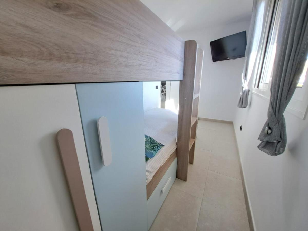 Newly Reformed 2 Bedroom Apartment In The Center Of Los Cristianos 로스크리스티아노스 외부 사진