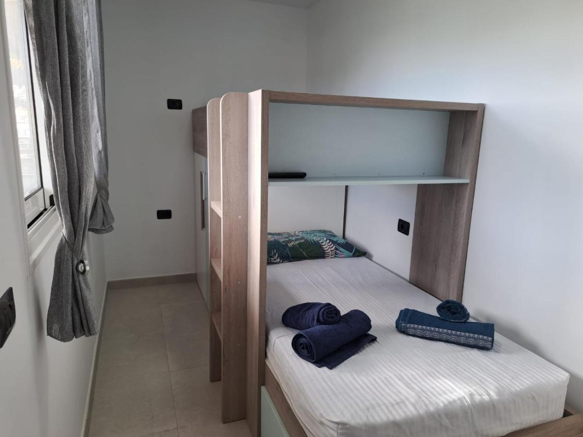 Newly Reformed 2 Bedroom Apartment In The Center Of Los Cristianos 로스크리스티아노스 외부 사진