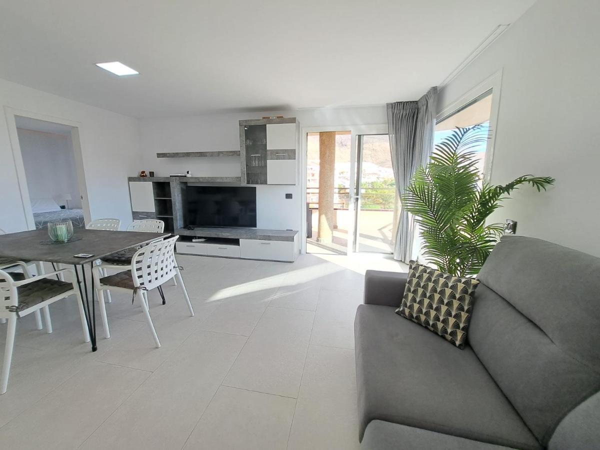 Newly Reformed 2 Bedroom Apartment In The Center Of Los Cristianos 로스크리스티아노스 외부 사진