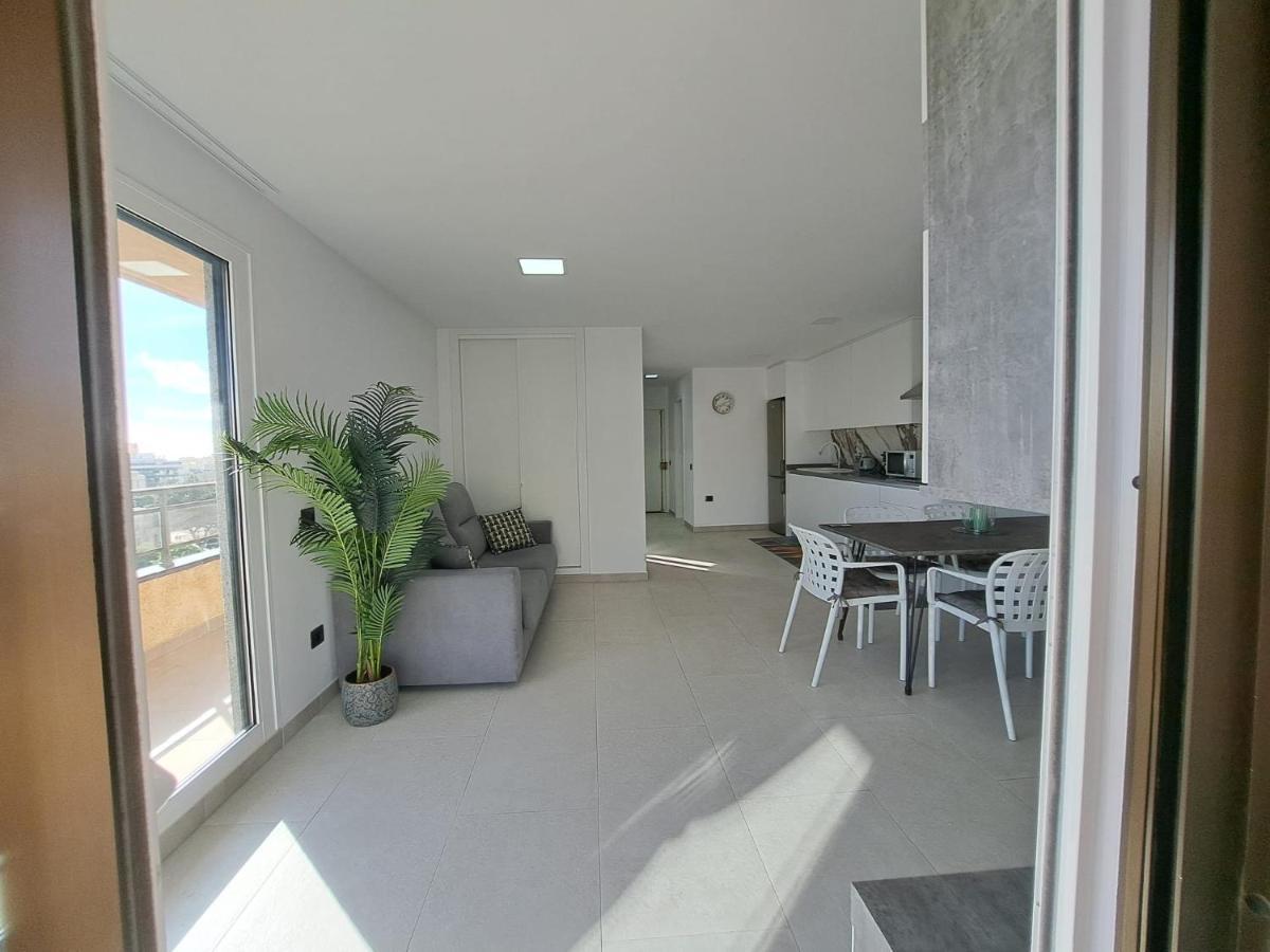 Newly Reformed 2 Bedroom Apartment In The Center Of Los Cristianos 로스크리스티아노스 외부 사진
