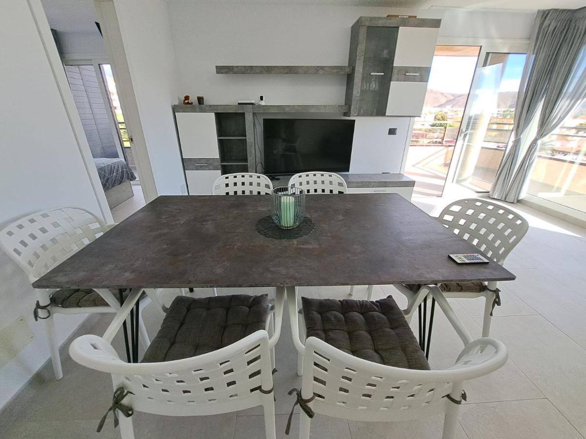 Newly Reformed 2 Bedroom Apartment In The Center Of Los Cristianos 로스크리스티아노스 외부 사진
